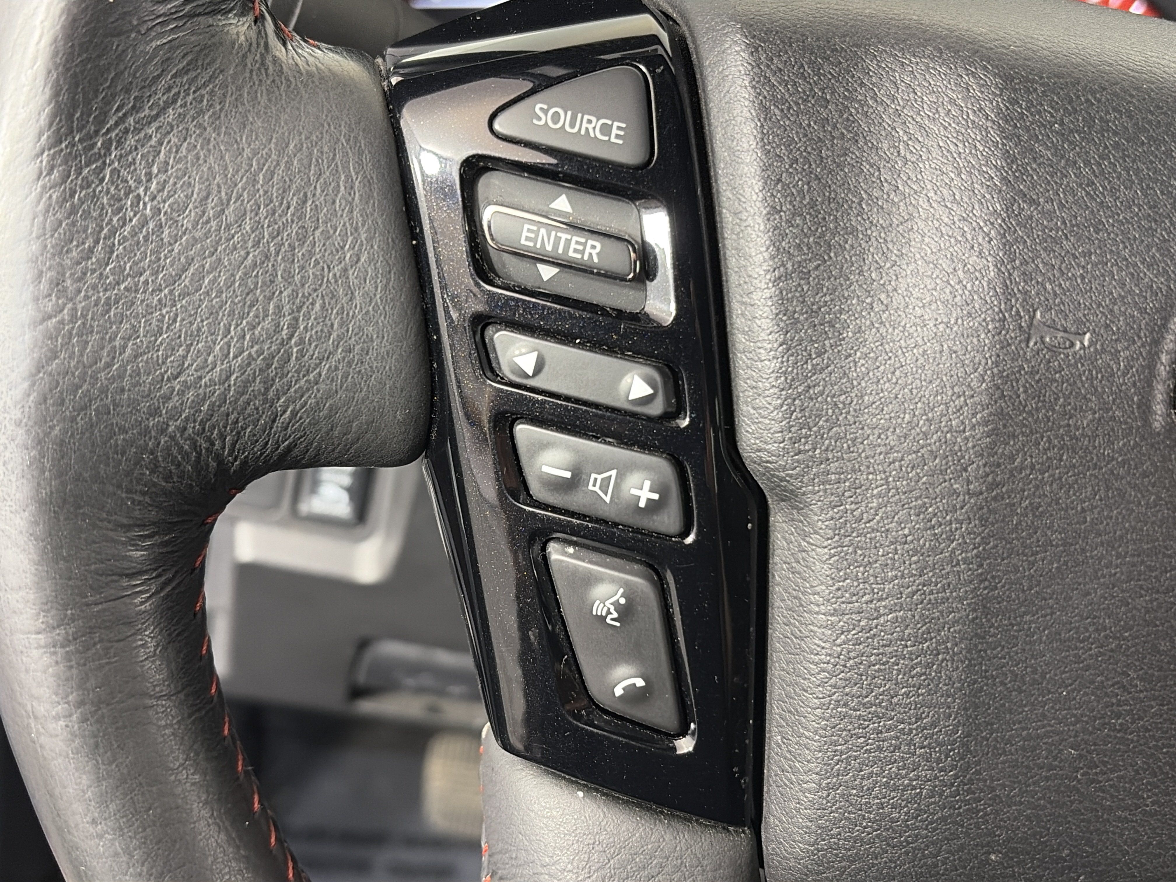 Used 2023 Nissan Frontier PRO-4X w/ Pro Convenience Package AWD/4WD image 10