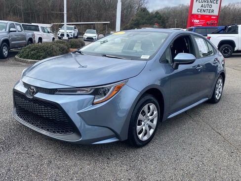 Used 2022 Toyota Corolla LE image 2