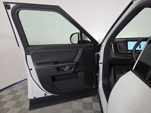 Used 2024 Rivian R1S Adventure AWD/4WD image 16