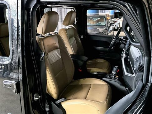 Used 2018 Jeep Wrangler Unlimited Sahara image 8