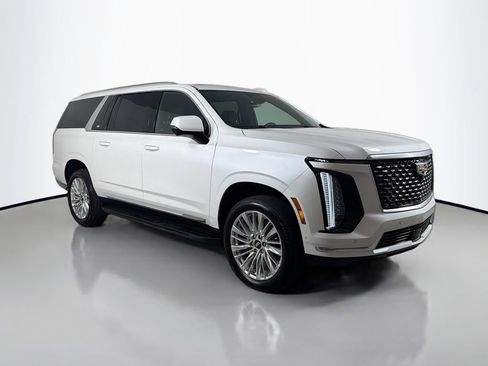 Used 2025 Cadillac Escalade ESV Premium Luxury AWD/4WD image 3