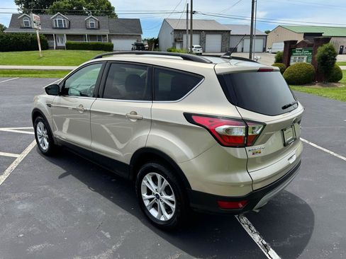 Used 2018 Ford Escape SE w/ SE Sync 3 Package AWD/4WD image 4