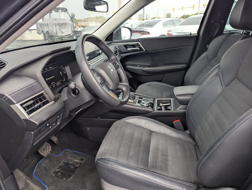 Used 2023 Mitsubishi Outlander 4WD Plug-In Hybrid image 28