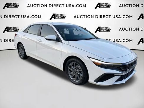 Used 2024 Hyundai Elantra SEL image 23