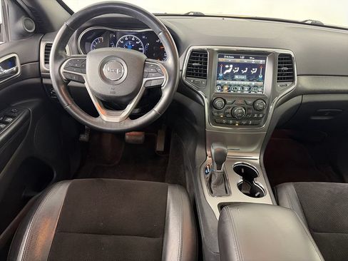 Used 2018 Jeep Grand Cherokee Altitude AWD/4WD image 14