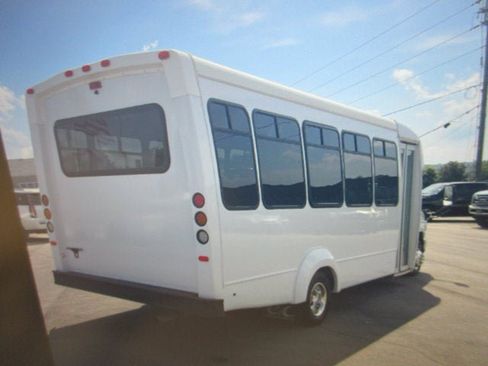 Used 2019 Ford E-450 and Econoline 450 Super Duty w/ Shuttle Bus Prep Package RWD image 6