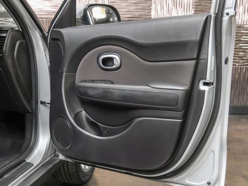 Used 2019 Kia Soul + FWD image 40