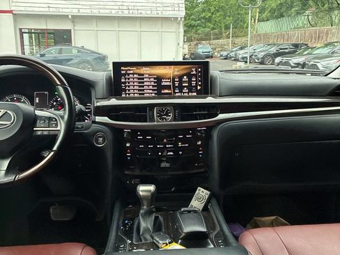 Used 2019 Lexus LX 570 4WD w/ Luxury Package image 16