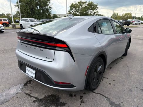 Used 2025 Toyota Prius LE FWD image 9