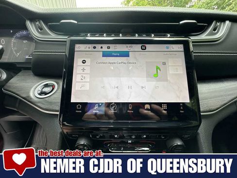 Used 2025 Jeep Grand Cherokee Limited w/ Luxury Tech Group II AWD/4WD image 16