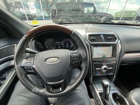 Used 2018 Ford Explorer Platinum image 10