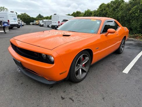 Used 2014 Dodge Challenger R/T RWD image 3