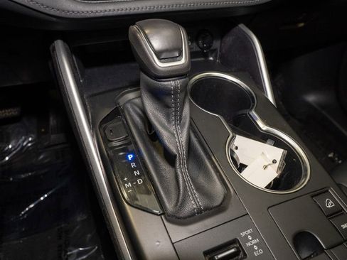 Used 2023 Toyota Highlander XLE image 19