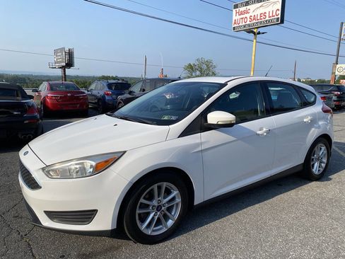 Used 2016 Ford Focus SE image 1