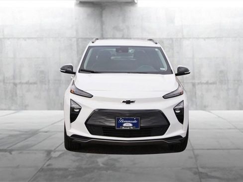 Used 2023 Chevrolet Bolt EUV LT w/ Comfort Package image 4