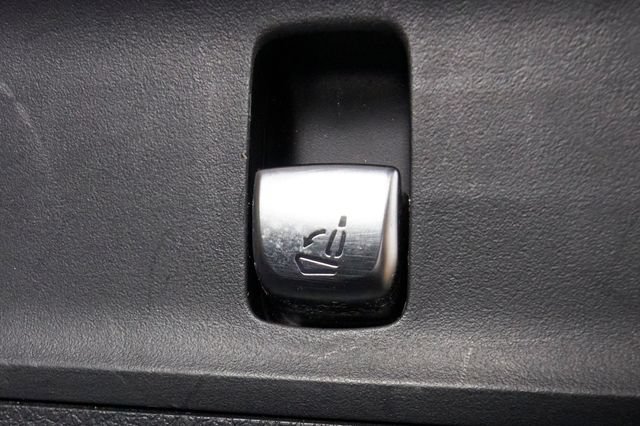 Used 2018 Mercedes-Benz GLC 300 4MATIC image 24