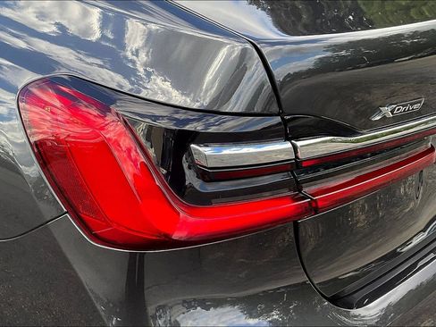 Used 2021 BMW 740i xDrive w/ Luxury Rear Seating Package AWD/4WD image 22