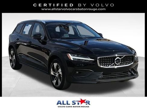 Used 2025 Volvo V60 B5 Cross Country Plus image 1