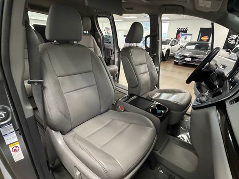 Used 2018 Toyota Sienna XLE Premium AWD/4WD image 25