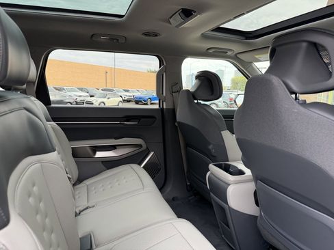 Used 2026 Kia EV9 Wind image 42