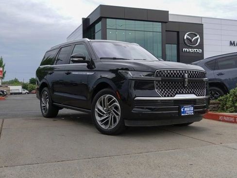 Used 2025 Lincoln Navigator Reserve AWD/4WD image 1