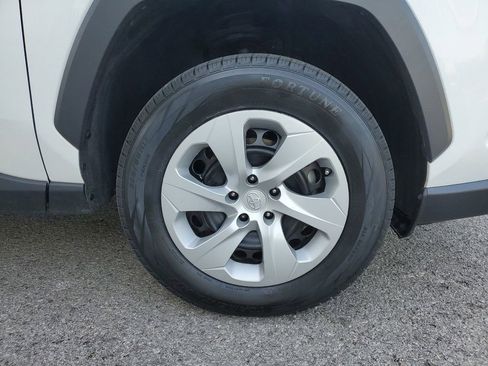 Used 2024 Toyota RAV4 LE AWD/4WD image 5