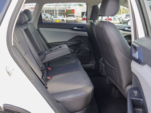 Used 2024 Volkswagen Taos SE image 10