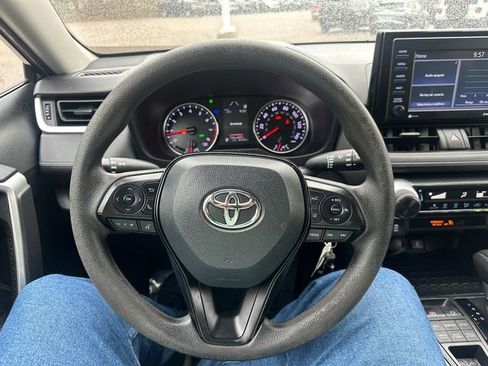 Used 2021 Toyota RAV4 LE AWD/4WD image 37