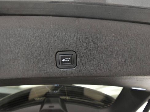 Used 2023 Cadillac XT6 Sport w/ Technology Package AWD/4WD image 40