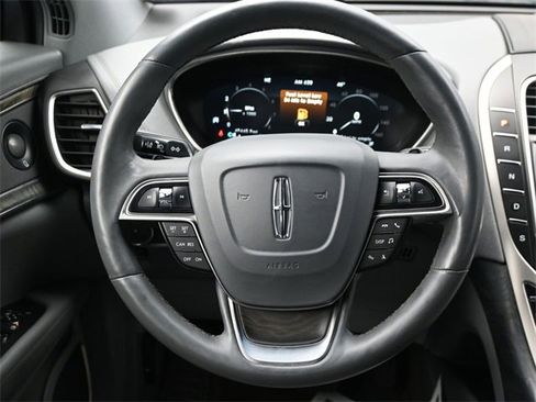 Used 2019 Lincoln Nautilus Reserve image 4