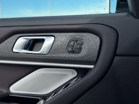 New 2026 Ford Explorer Platinum image 23