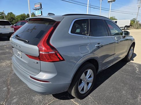 Used 2022 Volvo XC60 B5 Momentum image 3