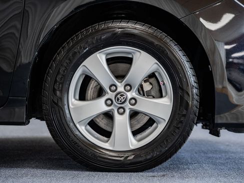 Used 2020 Toyota Sienna L image 11