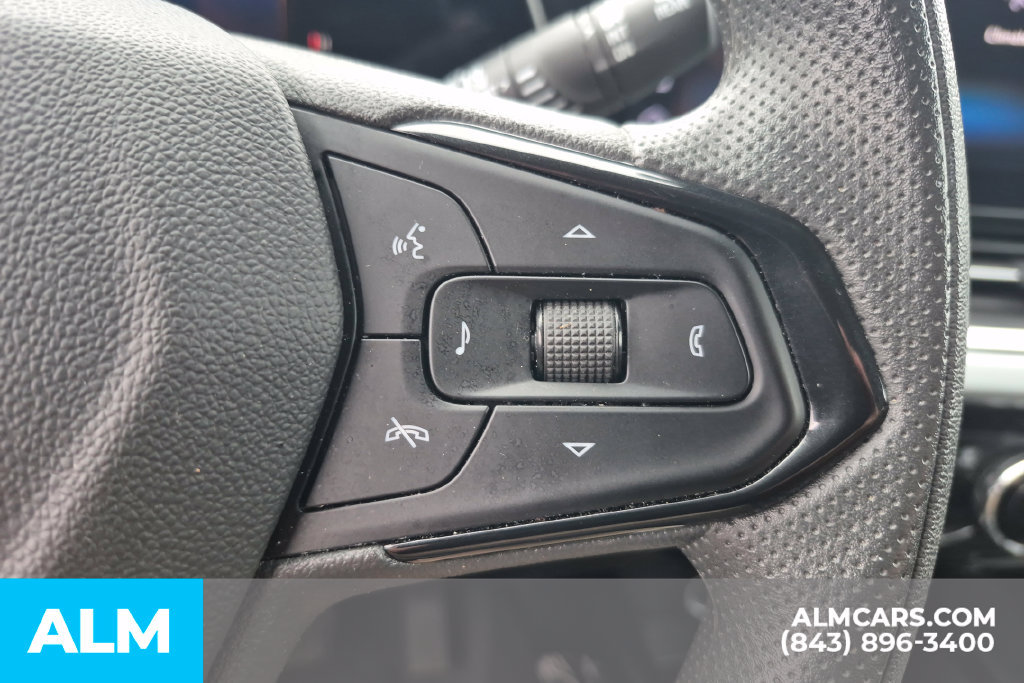Used 2025 Chevrolet Trax LT FWD image 30