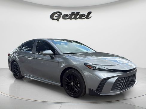 Used 2025 Toyota Camry SE w/ Convenience Package FWD image 3