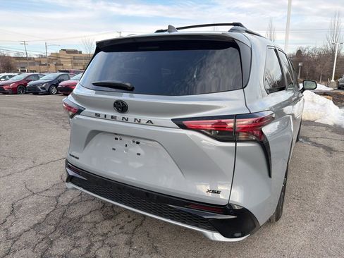 New 2026 Toyota Sienna XSE image 3