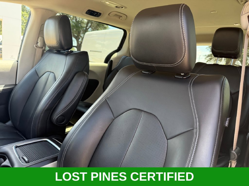 Used 2023 Chrysler Pacifica Touring-L FWD image 10