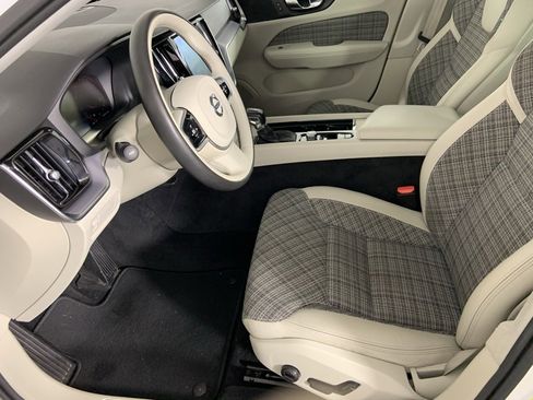 Used 2020 Volvo V60 T5 Cross Country image 14