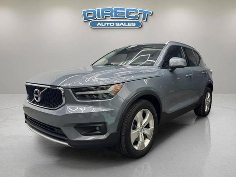 Used 2021 Volvo XC40 T4 Momentum FWD image 3