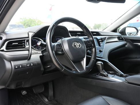 Used 2019 Toyota Camry SE FWD image 15