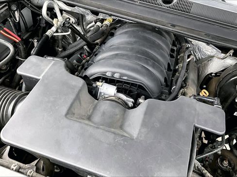 Used 2017 GMC Yukon SLT w/ Premium Edition image 29