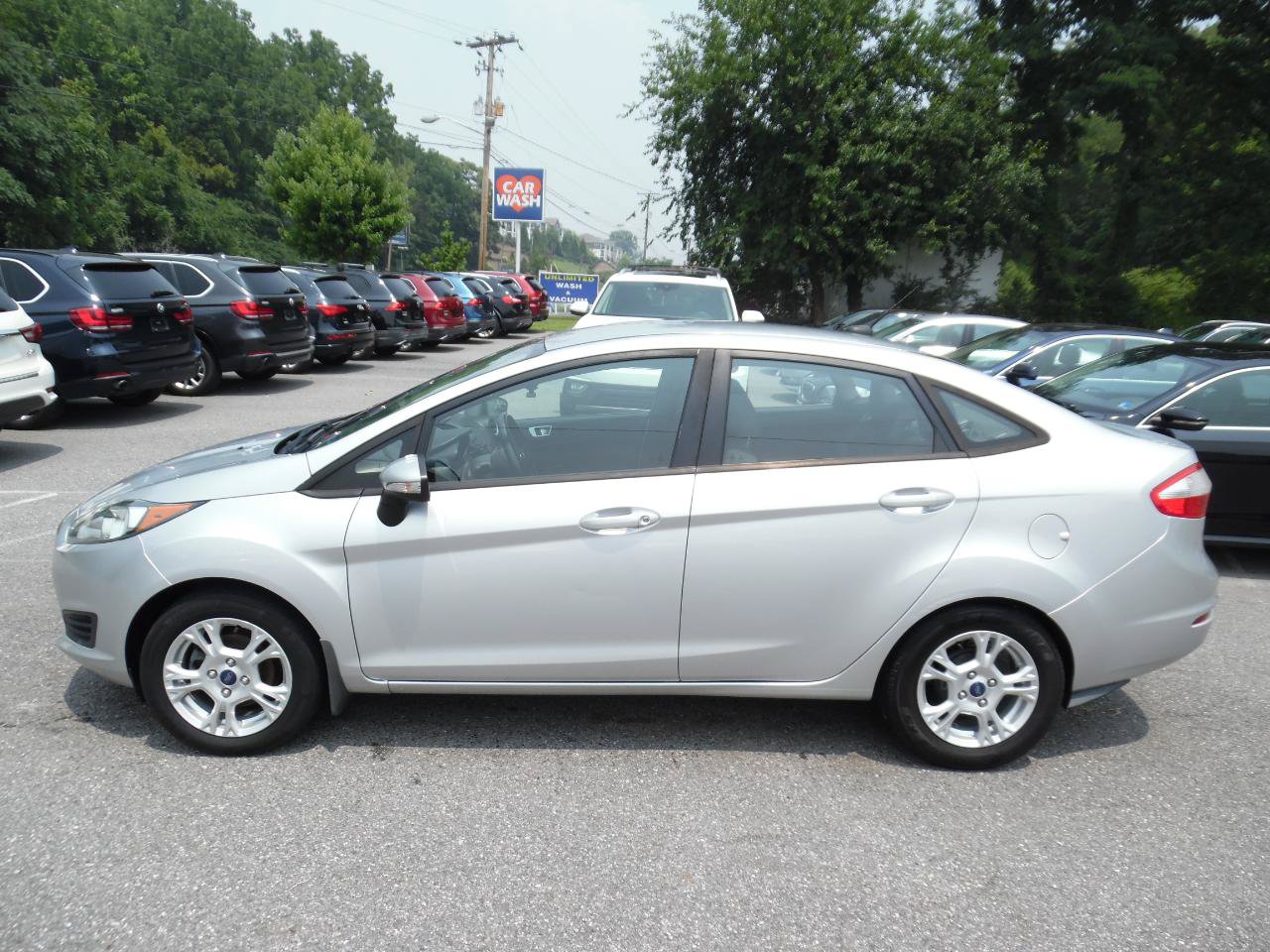 Used 2014 Ford Fiesta SE FWD image 2