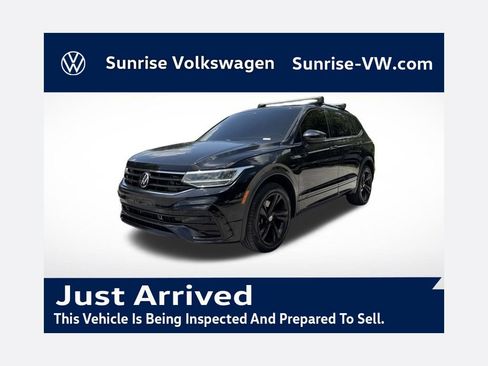 Certified 2023 Volkswagen Tiguan SE R-Line FWD image 1