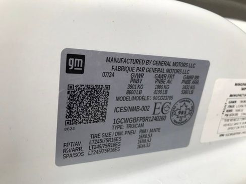 Used 2024 Chevrolet Express 2500 Extended w/ Driver Convenience Package image 17