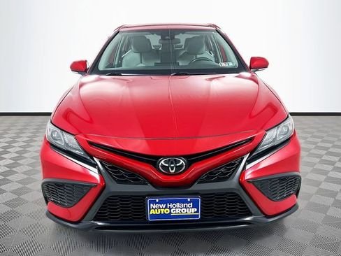Used 2022 Toyota Camry SE image 2