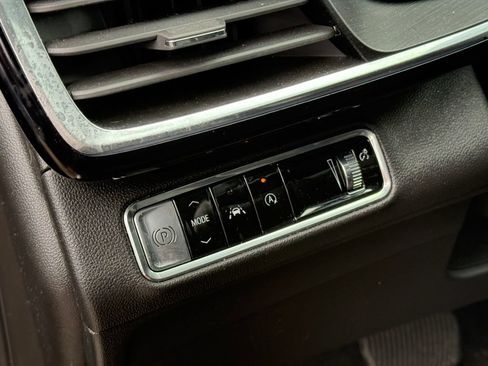 Used 2024 Buick Envision Preferred AWD/4WD image 19