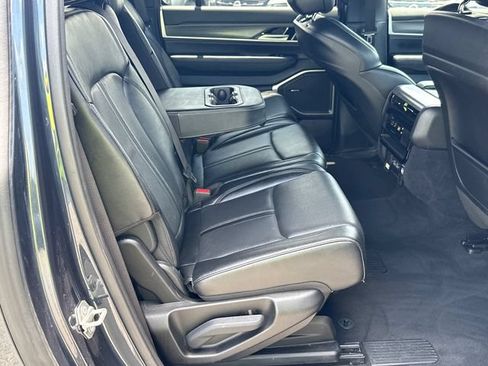 Used 2024 Jeep Wagoneer L Series II RWD image 15