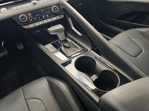 Used 2023 Hyundai Elantra Limited FWD image 15