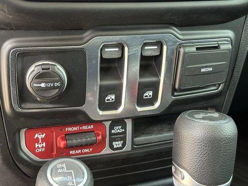 Used 2021 Jeep Wrangler Rubicon AWD/4WD image 21