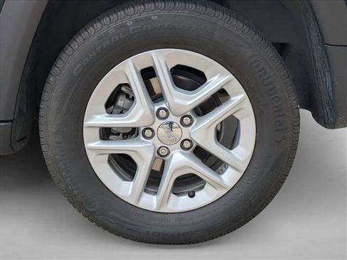 Used 2018 Jeep Compass Sport w/ Tech Group FWD image 10